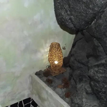 Casa Del Cueva * غيمار